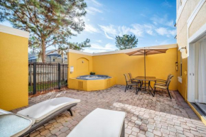Stunning 3BR Vacation Home with Netflix and Private Hot Tub - near Disney